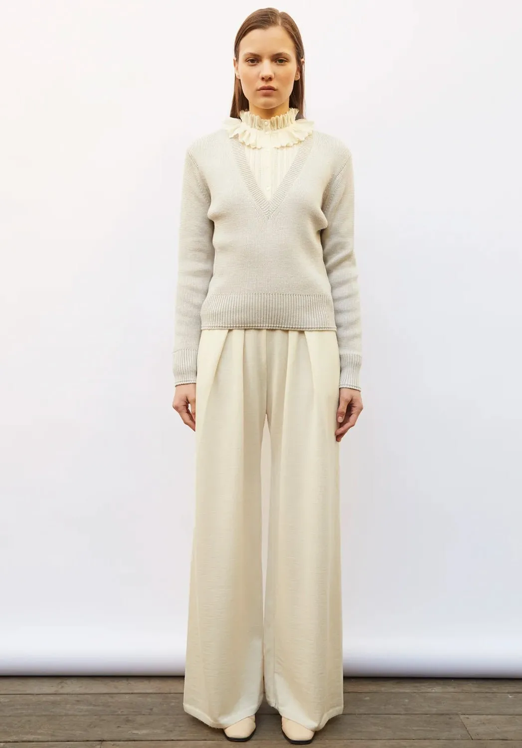 Molli - Beaute V-Neck Pullover in Soie